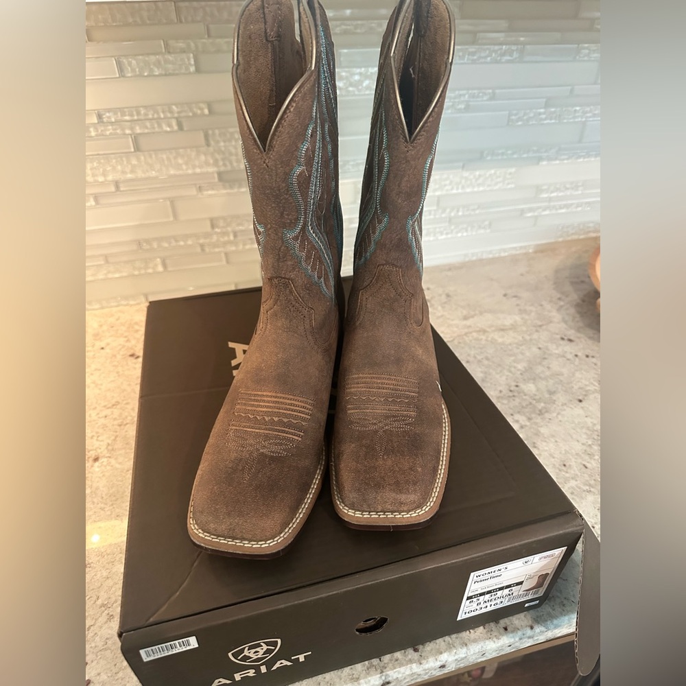 Ariat Round Up Wide Square Toe Western Boot